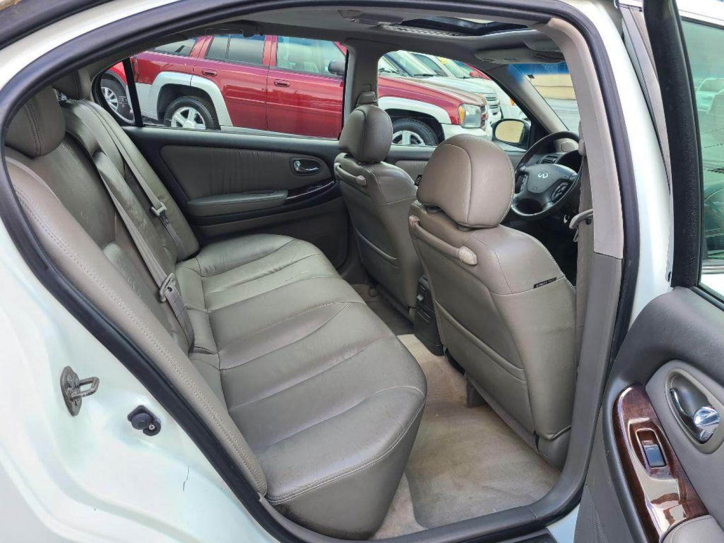 2001 WHITE INFINITI I30 SEDAN (JNKCA31AX1T) with an 3.0L engine, Automatic transmission, located at 117 North Cameron Street, Harrisburg, PA, 17101, (717) 963-8962, 40.266762, -76.875259 - WE FINANCE!!! Good Credit/ Bad Credit/ No Credit - ALL Trade-Ins Welcomed!!! ***Guaranteed Credit Approval*** APPLY ONLINE or CALL us TODAY ;) Internet Prices and Marketplace Prices are SPECIAL discounted ***CASH DEALS*** Retail Prices are higher. Please call us to discuss your cash and finan - Photo#8