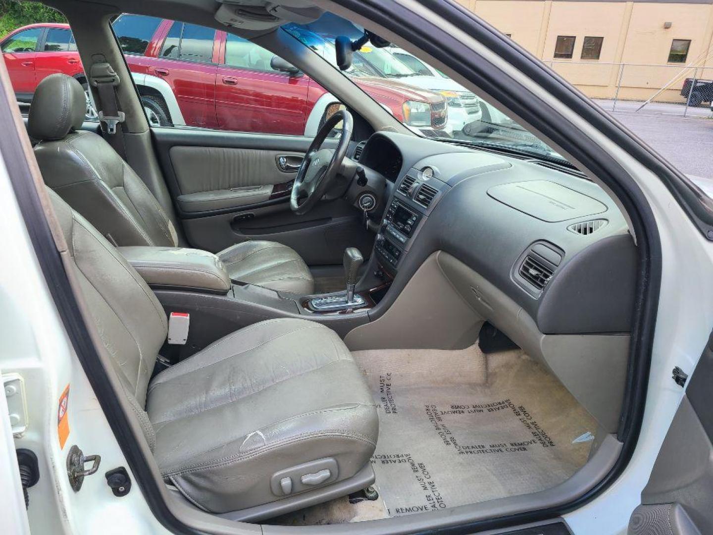2001 WHITE INFINITI I30 SEDAN (JNKCA31AX1T) with an 3.0L engine, Automatic transmission, located at 117 North Cameron Street, Harrisburg, PA, 17101, (717) 963-8962, 40.266762, -76.875259 - WE FINANCE!!! Good Credit/ Bad Credit/ No Credit - ALL Trade-Ins Welcomed!!! ***Guaranteed Credit Approval*** APPLY ONLINE or CALL us TODAY ;) Internet Prices and Marketplace Prices are SPECIAL discounted ***CASH DEALS*** Retail Prices are higher. Please call us to discuss your cash and finan - Photo#13
