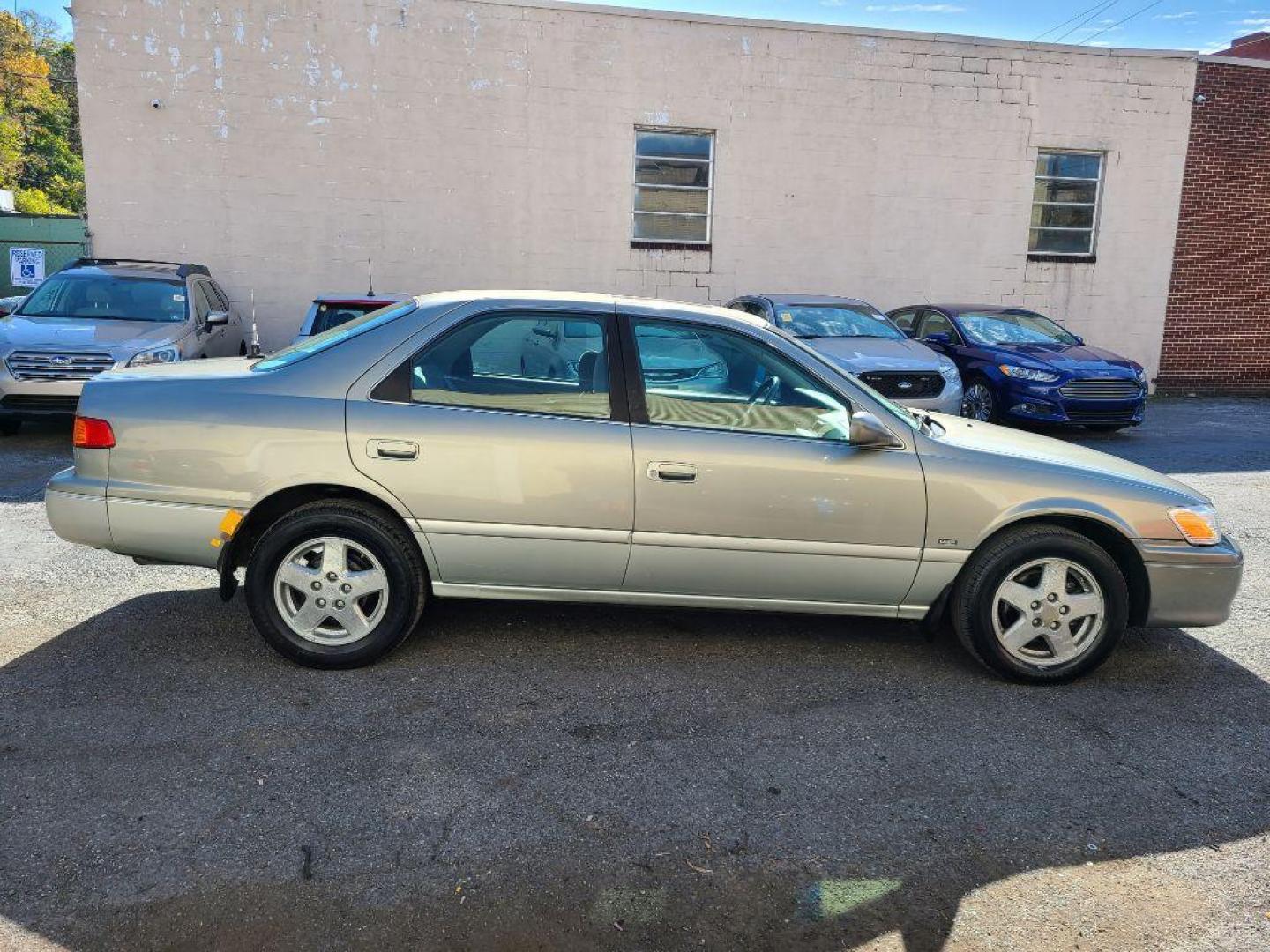 2001 GREY TOYOTA CAMRY CE (JT2BG22K510) with an 2.2L engine, Automatic transmission, located at 117 North Cameron Street, Harrisburg, PA, 17101, (717) 963-8962, 40.266762, -76.875259 - Photo#5