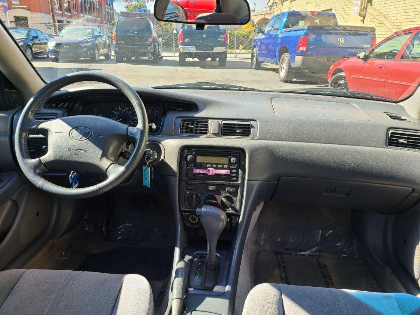 2001 GREY TOYOTA CAMRY CE (JT2BG22K510) with an 2.2L engine, Automatic transmission, located at 117 North Cameron Street, Harrisburg, PA, 17101, (717) 963-8962, 40.266762, -76.875259 - Photo#10