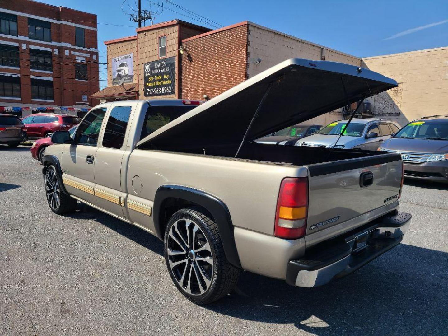 2002 TAN CHEVROLET SILVERADO 1500 LS EXT CAB (2GCEC19V221) with an 4.8L engine, Automatic transmission, located at 117 North Cameron Street, Harrisburg, PA, 17101, (717) 963-8962, 40.266762, -76.875259 - WE FINANCE!!! Good Credit/ Bad Credit/ No Credit - ALL Trade-Ins Welcomed!!! ***Guaranteed Credit Approval*** APPLY ONLINE or CALL us TODAY ;) Internet Prices and Marketplace Prices are SPECIAL discounted ***CASH DEALS*** Retail Prices are higher. Please call us to discuss your cash and finan - Photo#9