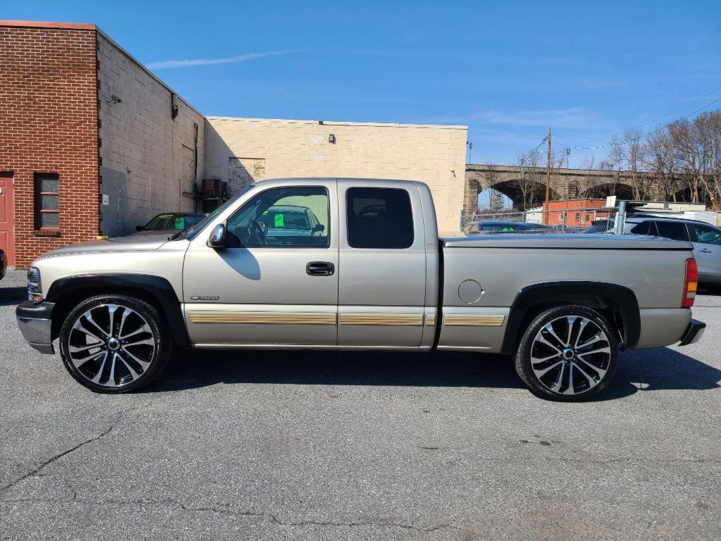 2002 TAN CHEVROLET SILVERADO 1500 LS EXT CAB (2GCEC19V221) with an 4.8L engine, Automatic transmission, located at 117 North Cameron Street, Harrisburg, PA, 17101, (717) 963-8962, 40.266762, -76.875259 - WE FINANCE!!! Good Credit/ Bad Credit/ No Credit - ALL Trade-Ins Welcomed!!! ***Guaranteed Credit Approval*** APPLY ONLINE or CALL us TODAY ;) Internet Prices and Marketplace Prices are SPECIAL discounted ***CASH DEALS*** Retail Prices are higher. Please call us to discuss your cash and finan - Photo#1