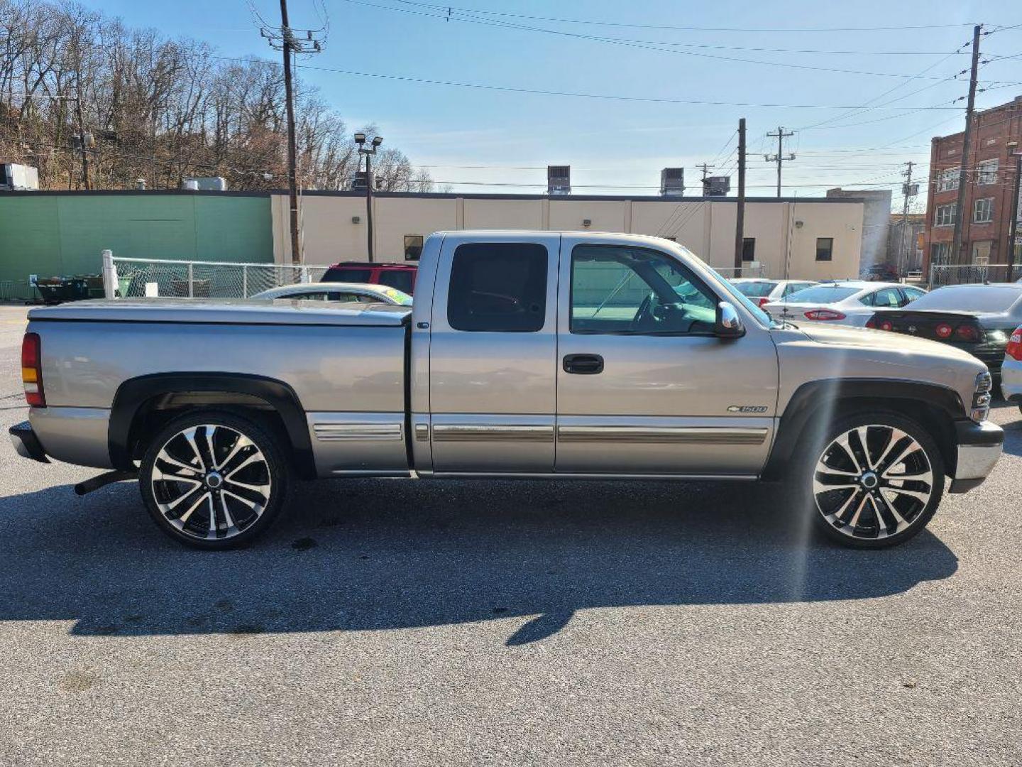 2002 TAN CHEVROLET SILVERADO 1500 LS EXT CAB (2GCEC19V221) with an 4.8L engine, Automatic transmission, located at 117 North Cameron Street, Harrisburg, PA, 17101, (717) 963-8962, 40.266762, -76.875259 - WE FINANCE!!! Good Credit/ Bad Credit/ No Credit - ALL Trade-Ins Welcomed!!! ***Guaranteed Credit Approval*** APPLY ONLINE or CALL us TODAY ;) Internet Prices and Marketplace Prices are SPECIAL discounted ***CASH DEALS*** Retail Prices are higher. Please call us to discuss your cash and finan - Photo#5