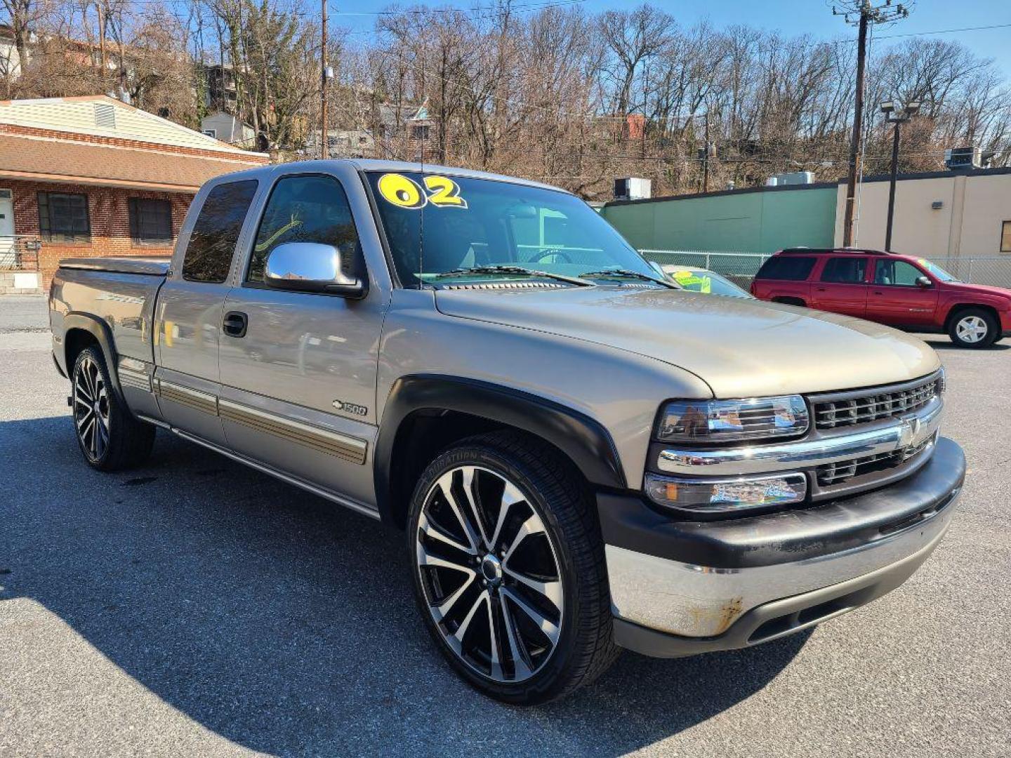 2002 TAN CHEVROLET SILVERADO 1500 LS EXT CAB (2GCEC19V221) with an 4.8L engine, Automatic transmission, located at 117 North Cameron Street, Harrisburg, PA, 17101, (717) 963-8962, 40.266762, -76.875259 - WE FINANCE!!! Good Credit/ Bad Credit/ No Credit - ALL Trade-Ins Welcomed!!! ***Guaranteed Credit Approval*** APPLY ONLINE or CALL us TODAY ;) Internet Prices and Marketplace Prices are SPECIAL discounted ***CASH DEALS*** Retail Prices are higher. Please call us to discuss your cash and finan - Photo#6