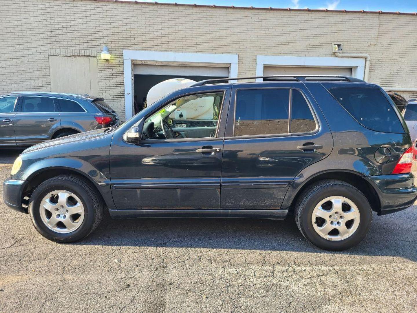 2002 BLUE MERCEDES-BENZ ML 320 (4JGAB54E12A) with an 3.2L engine, Automatic transmission, located at 117 North Cameron Street, Harrisburg, PA, 17101, (717) 963-8962, 40.266762, -76.875259 - WE FINANCE!!! Good Credit/ Bad Credit/ No Credit - ALL Trade-Ins Welcomed!!! ***Guaranteed Credit Approval*** APPLY ONLINE or CALL us TODAY ;) Please call us to discuss your cash and financing options. - Photo#1