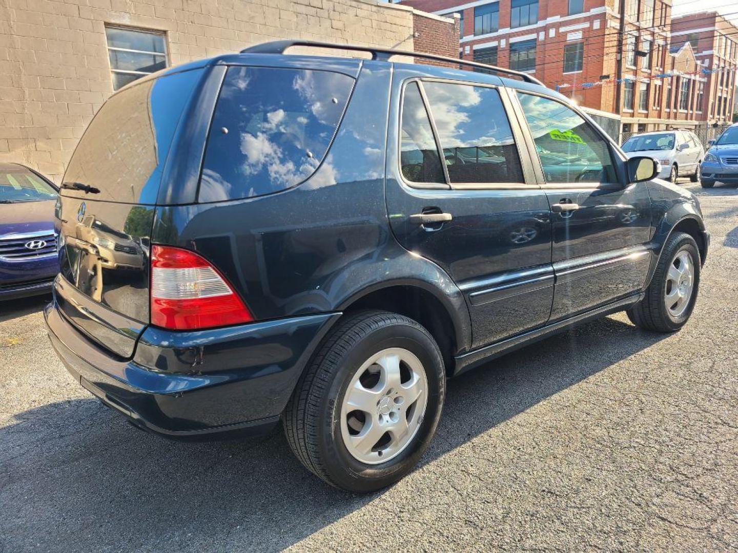 2002 BLUE MERCEDES-BENZ ML 320 (4JGAB54E12A) with an 3.2L engine, Automatic transmission, located at 117 North Cameron Street, Harrisburg, PA, 17101, (717) 963-8962, 40.266762, -76.875259 - WE FINANCE!!! Good Credit/ Bad Credit/ No Credit - ALL Trade-Ins Welcomed!!! ***Guaranteed Credit Approval*** APPLY ONLINE or CALL us TODAY ;) Please call us to discuss your cash and financing options. - Photo#4