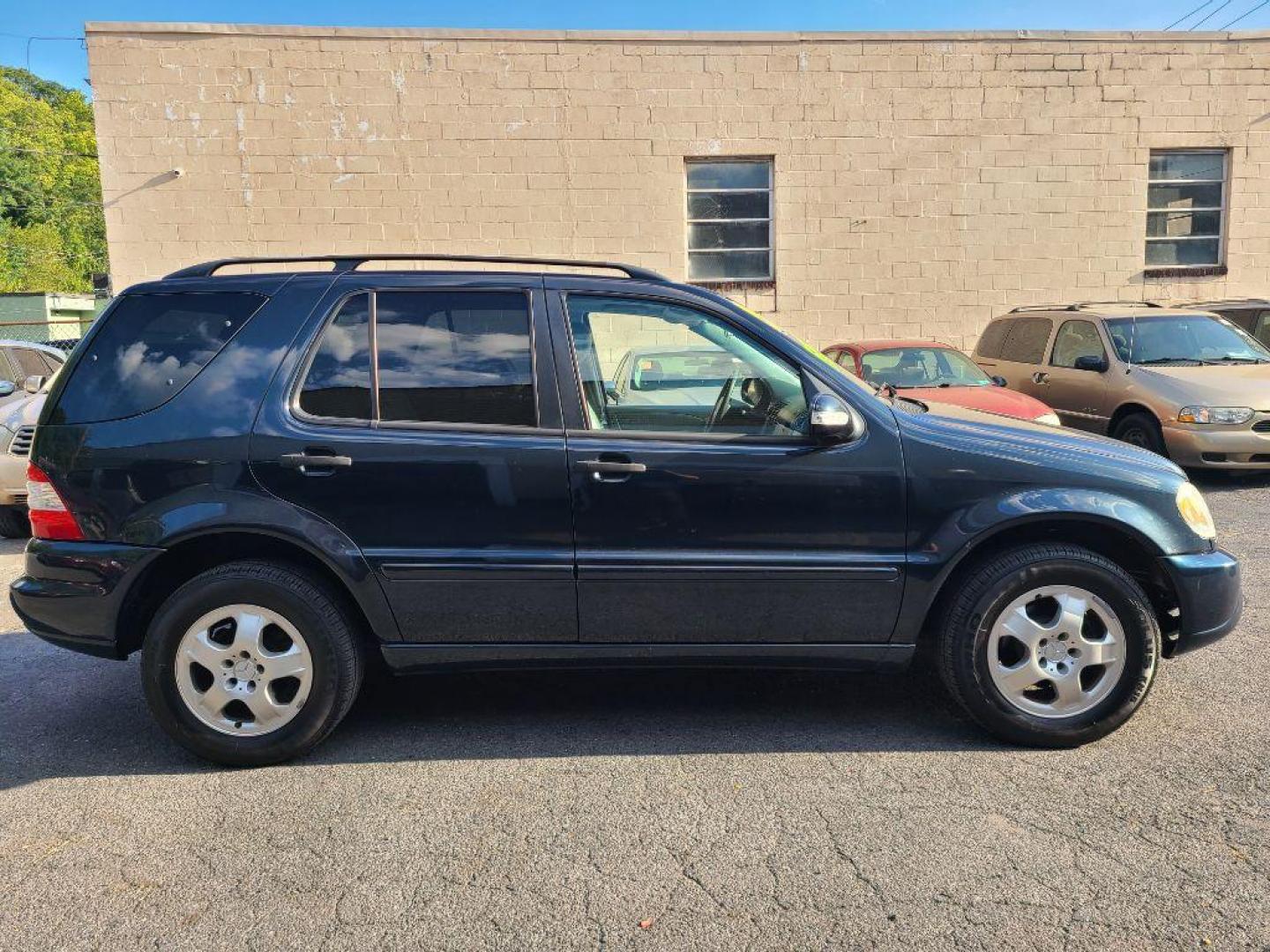2002 BLUE MERCEDES-BENZ ML 320 (4JGAB54E12A) with an 3.2L engine, Automatic transmission, located at 117 North Cameron Street, Harrisburg, PA, 17101, (717) 963-8962, 40.266762, -76.875259 - WE FINANCE!!! Good Credit/ Bad Credit/ No Credit - ALL Trade-Ins Welcomed!!! ***Guaranteed Credit Approval*** APPLY ONLINE or CALL us TODAY ;) Please call us to discuss your cash and financing options. - Photo#5