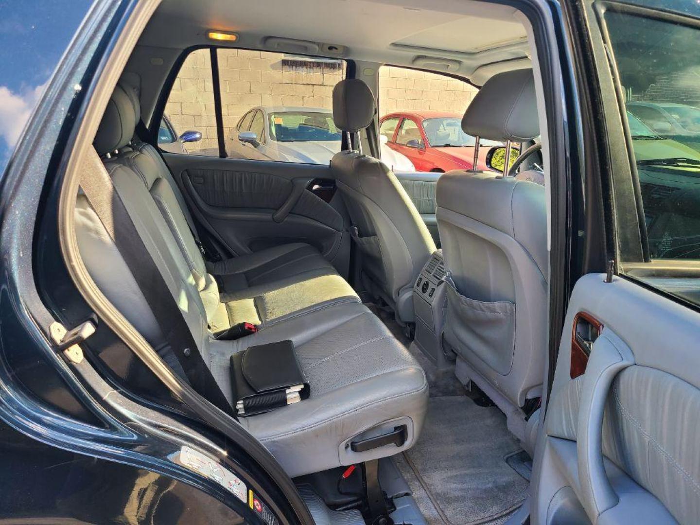 2002 BLUE MERCEDES-BENZ ML 320 (4JGAB54E12A) with an 3.2L engine, Automatic transmission, located at 117 North Cameron Street, Harrisburg, PA, 17101, (717) 963-8962, 40.266762, -76.875259 - WE FINANCE!!! Good Credit/ Bad Credit/ No Credit - ALL Trade-Ins Welcomed!!! ***Guaranteed Credit Approval*** APPLY ONLINE or CALL us TODAY ;) Please call us to discuss your cash and financing options. - Photo#11