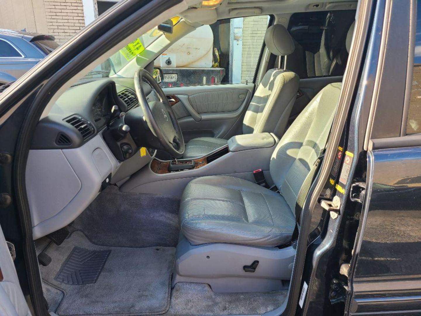 2002 BLUE MERCEDES-BENZ ML 320 (4JGAB54E12A) with an 3.2L engine, Automatic transmission, located at 117 North Cameron Street, Harrisburg, PA, 17101, (717) 963-8962, 40.266762, -76.875259 - WE FINANCE!!! Good Credit/ Bad Credit/ No Credit - ALL Trade-Ins Welcomed!!! ***Guaranteed Credit Approval*** APPLY ONLINE or CALL us TODAY ;) Please call us to discuss your cash and financing options. - Photo#14