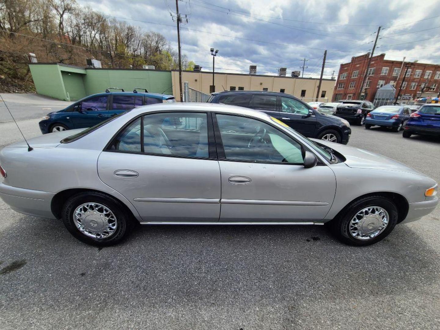2003 SILVER BUICK CENTURY CUSTOM (2G4WS52J831) with an 3.1L engine, Automatic transmission, located at 117 North Cameron Street, Harrisburg, PA, 17101, (717) 963-8962, 40.266762, -76.875259 - WE FINANCE!!! Good Credit/ Bad Credit/ No Credit - ALL Trade-Ins Welcomed!!! ***Guaranteed Credit Approval*** APPLY ONLINE or CALL us TODAY ;) Internet Prices and Marketplace Prices are SPECIAL discounted ***CASH DEALS*** Retail Prices are higher. Please call us to discuss your cash and finan - Photo#5