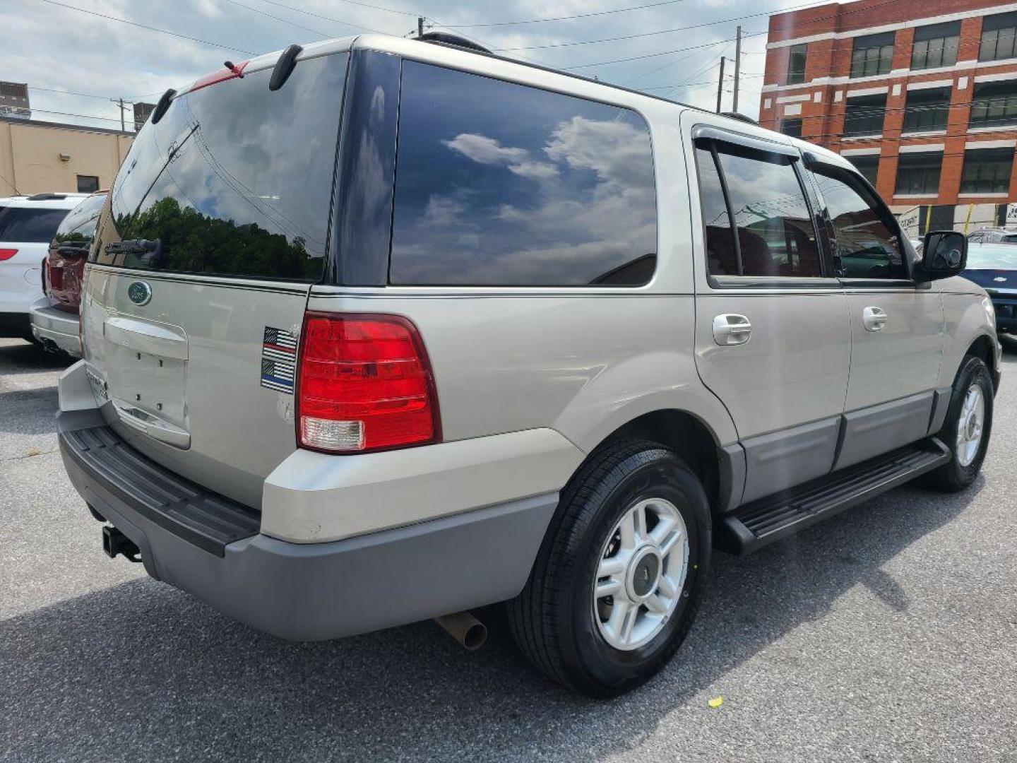 2003 SILVER FORD EXPEDITION XLT (1FMPU16L73L) with an 5.4L engine, Automatic transmission, located at 117 North Cameron Street, Harrisburg, PA, 17101, (717) 963-8962, 40.266762, -76.875259 - WE FINANCE!!! Good Credit/ Bad Credit/ No Credit - ALL Trade-Ins Welcomed!!! ***Guaranteed Credit Approval*** APPLY ONLINE or CALL us TODAY ;) Internet Prices and Marketplace Prices are SPECIAL discounted ***CASH DEALS*** Retail Prices are higher. Please call us to discuss your cash and finan - Photo#5