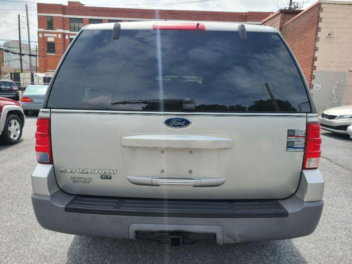 2003 SILVER FORD EXPEDITION XLT (1FMPU16L73L) with an 5.4L engine, Automatic transmission, located at 117 North Cameron Street, Harrisburg, PA, 17101, (717) 963-8962, 40.266762, -76.875259 - WE FINANCE!!! Good Credit/ Bad Credit/ No Credit - ALL Trade-Ins Welcomed!!! ***Guaranteed Credit Approval*** APPLY ONLINE or CALL us TODAY ;) Internet Prices and Marketplace Prices are SPECIAL discounted ***CASH DEALS*** Retail Prices are higher. Please call us to discuss your cash and finan - Photo#7