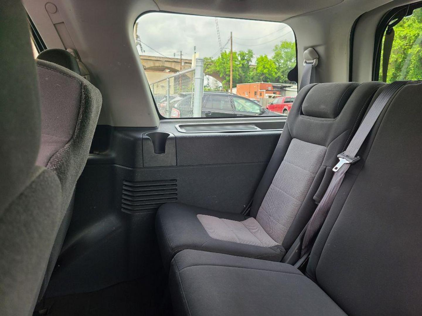 2003 SILVER FORD EXPEDITION XLT (1FMPU16L73L) with an 5.4L engine, Automatic transmission, located at 117 North Cameron Street, Harrisburg, PA, 17101, (717) 963-8962, 40.266762, -76.875259 - WE FINANCE!!! Good Credit/ Bad Credit/ No Credit - ALL Trade-Ins Welcomed!!! ***Guaranteed Credit Approval*** APPLY ONLINE or CALL us TODAY ;) Internet Prices and Marketplace Prices are SPECIAL discounted ***CASH DEALS*** Retail Prices are higher. Please call us to discuss your cash and finan - Photo#9