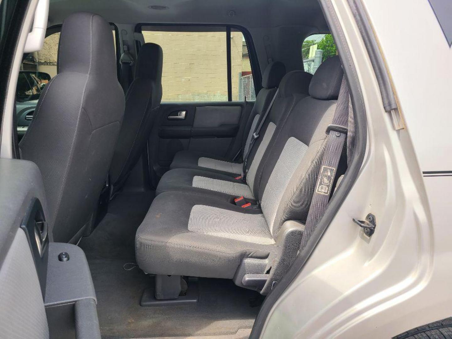 2003 SILVER FORD EXPEDITION XLT (1FMPU16L73L) with an 5.4L engine, Automatic transmission, located at 117 North Cameron Street, Harrisburg, PA, 17101, (717) 963-8962, 40.266762, -76.875259 - WE FINANCE!!! Good Credit/ Bad Credit/ No Credit - ALL Trade-Ins Welcomed!!! ***Guaranteed Credit Approval*** APPLY ONLINE or CALL us TODAY ;) Internet Prices and Marketplace Prices are SPECIAL discounted ***CASH DEALS*** Retail Prices are higher. Please call us to discuss your cash and finan - Photo#11