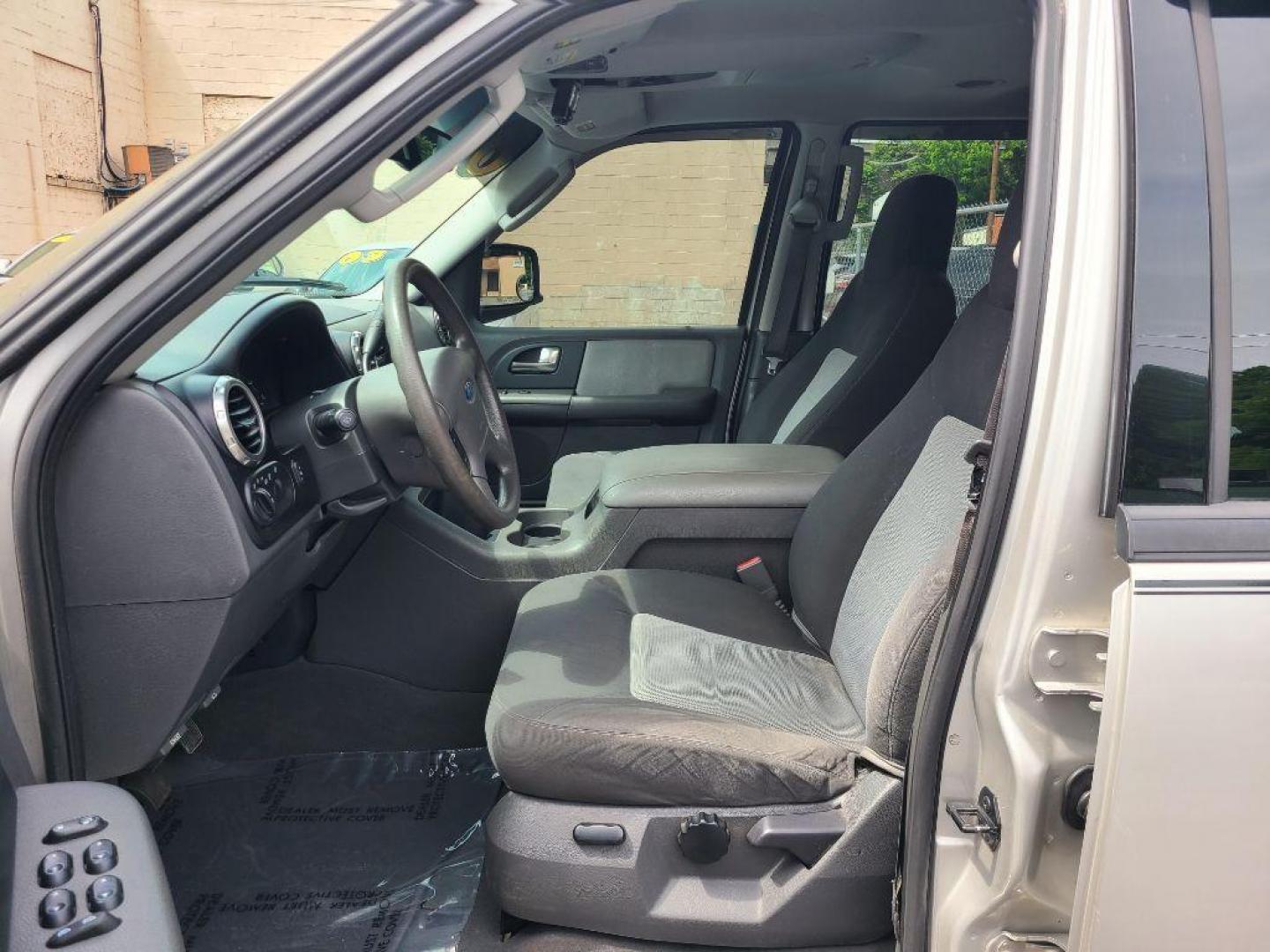 2003 SILVER FORD EXPEDITION XLT (1FMPU16L73L) with an 5.4L engine, Automatic transmission, located at 117 North Cameron Street, Harrisburg, PA, 17101, (717) 963-8962, 40.266762, -76.875259 - WE FINANCE!!! Good Credit/ Bad Credit/ No Credit - ALL Trade-Ins Welcomed!!! ***Guaranteed Credit Approval*** APPLY ONLINE or CALL us TODAY ;) Internet Prices and Marketplace Prices are SPECIAL discounted ***CASH DEALS*** Retail Prices are higher. Please call us to discuss your cash and finan - Photo#12
