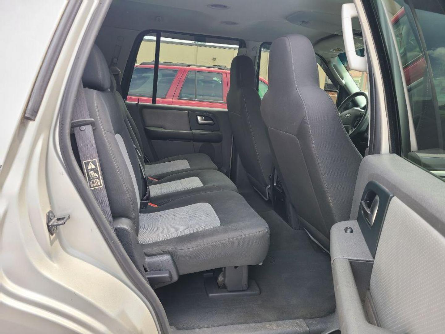 2003 SILVER FORD EXPEDITION XLT (1FMPU16L73L) with an 5.4L engine, Automatic transmission, located at 117 North Cameron Street, Harrisburg, PA, 17101, (717) 963-8962, 40.266762, -76.875259 - WE FINANCE!!! Good Credit/ Bad Credit/ No Credit - ALL Trade-Ins Welcomed!!! ***Guaranteed Credit Approval*** APPLY ONLINE or CALL us TODAY ;) Internet Prices and Marketplace Prices are SPECIAL discounted ***CASH DEALS*** Retail Prices are higher. Please call us to discuss your cash and finan - Photo#13