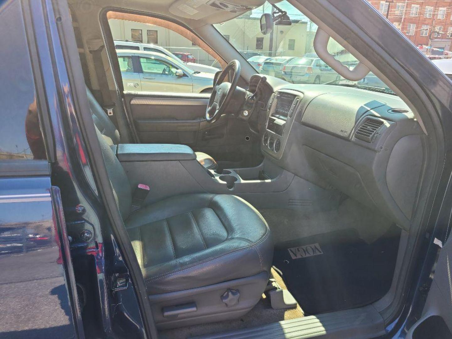 2003 BLUE FORD EXPLORER XLT (1FMZU73KX3U) with an 4.0L engine, Automatic transmission, located at 117 North Cameron Street, Harrisburg, PA, 17101, (717) 963-8962, 40.266762, -76.875259 - WE FINANCE!!! Good Credit/ Bad Credit/ No Credit - ALL Trade-Ins Welcomed!!! ***Guaranteed Credit Approval*** APPLY ONLINE or CALL us TODAY ;) Internet Prices and Marketplace Prices are SPECIAL discounted ***CASH DEALS*** Retail Prices are higher. Please call us to discuss your cash and finan - Photo#9