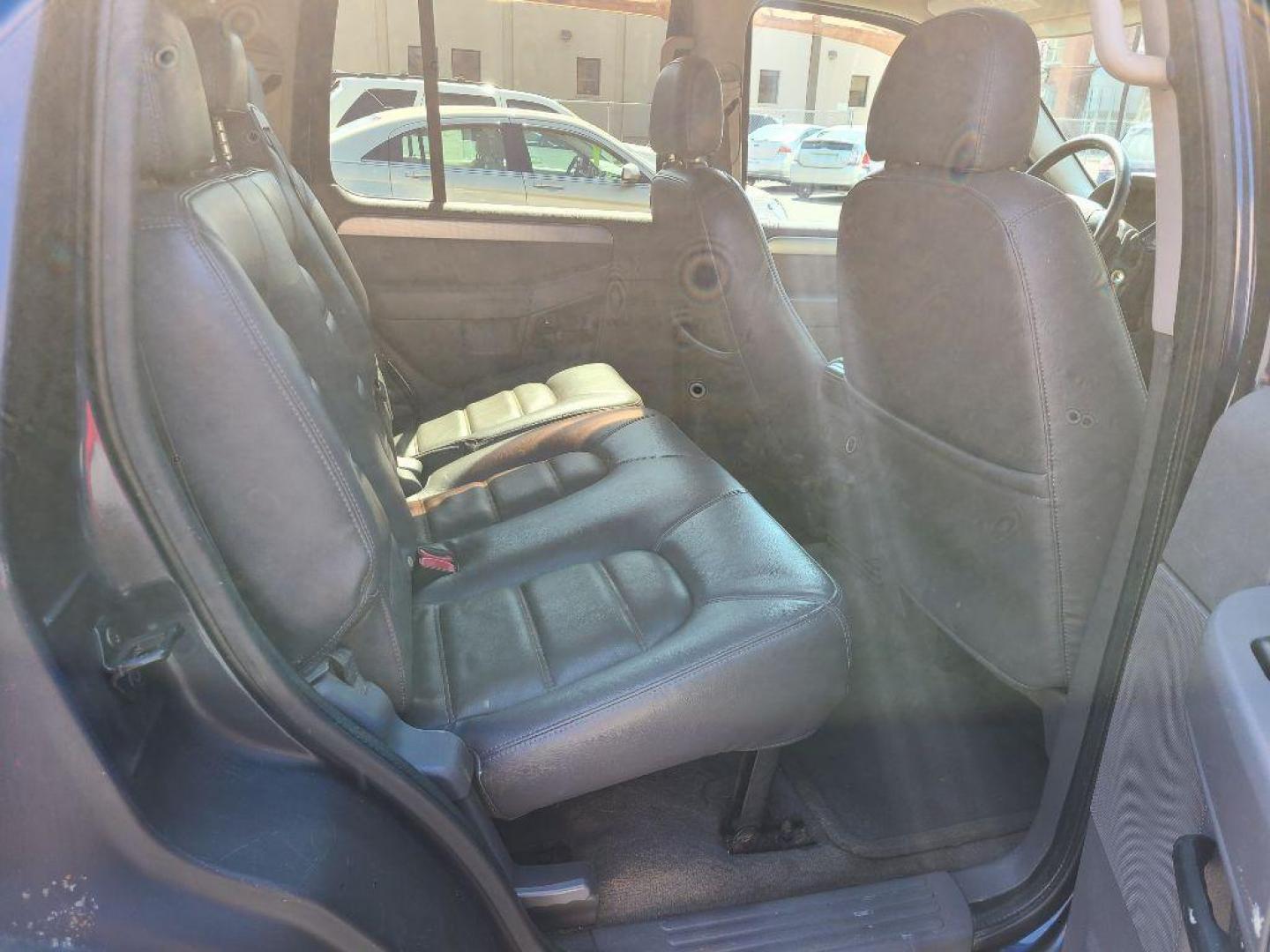 2003 BLUE FORD EXPLORER XLT (1FMZU73KX3U) with an 4.0L engine, Automatic transmission, located at 117 North Cameron Street, Harrisburg, PA, 17101, (717) 963-8962, 40.266762, -76.875259 - WE FINANCE!!! Good Credit/ Bad Credit/ No Credit - ALL Trade-Ins Welcomed!!! ***Guaranteed Credit Approval*** APPLY ONLINE or CALL us TODAY ;) Internet Prices and Marketplace Prices are SPECIAL discounted ***CASH DEALS*** Retail Prices are higher. Please call us to discuss your cash and finan - Photo#11
