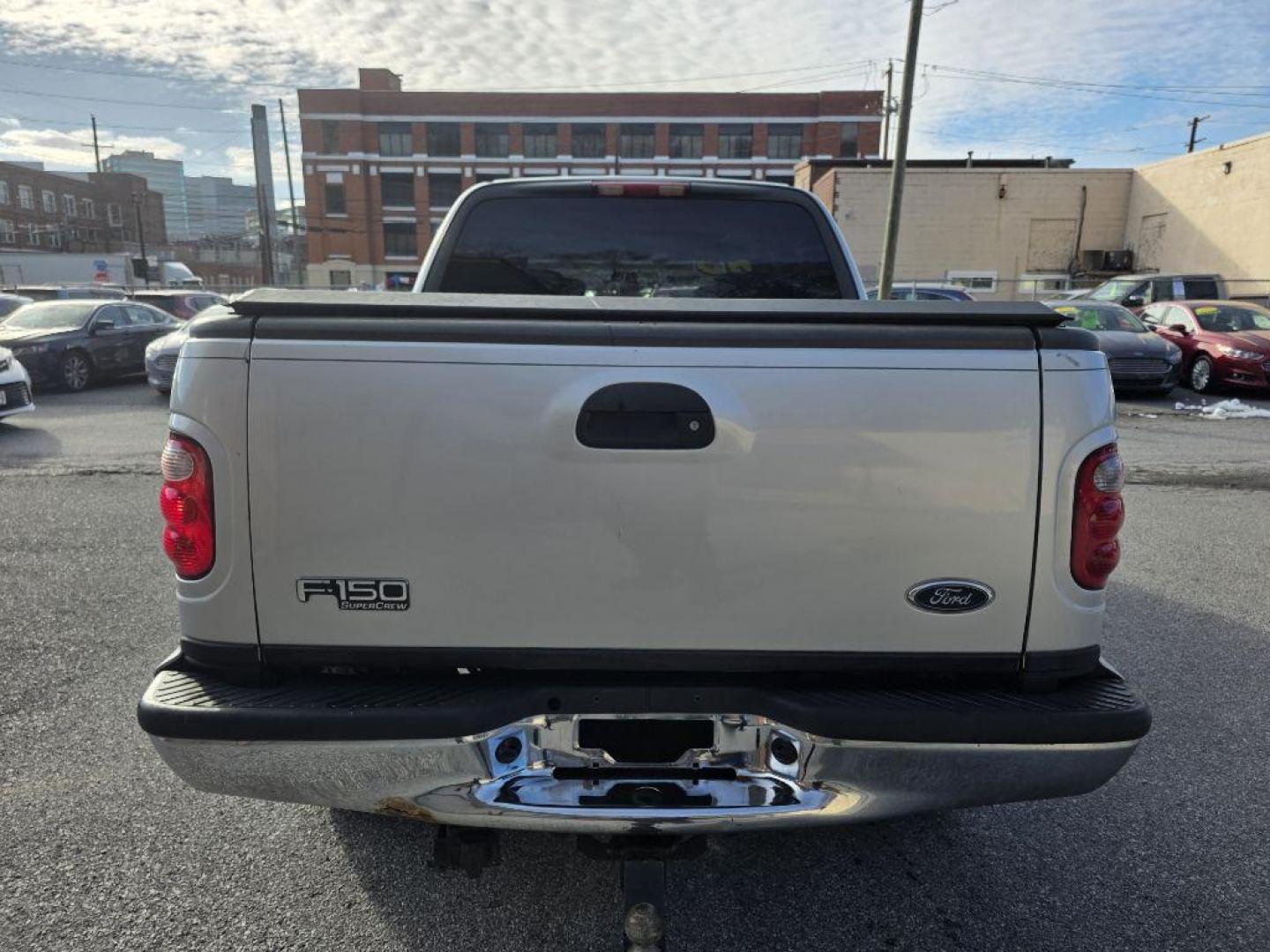 2003 SILVER FORD F150 SUPERCREW (1FTRW08L33K) with an 5.4L engine, Automatic transmission, located at 117 North Cameron Street, Harrisburg, PA, 17101, (717) 963-8962, 40.266762, -76.875259 - WE FINANCE!!! Good Credit/ Bad Credit/ No Credit - ALL Trade-Ins Welcomed!!! ***Guaranteed Credit Approval*** APPLY ONLINE or CALL us TODAY ;) Please call us to discuss your cash and financing options. - Photo#3
