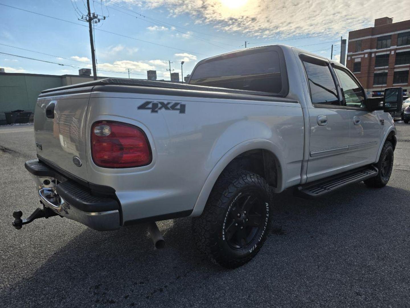 2003 SILVER FORD F150 SUPERCREW (1FTRW08L33K) with an 5.4L engine, Automatic transmission, located at 117 North Cameron Street, Harrisburg, PA, 17101, (717) 963-8962, 40.266762, -76.875259 - WE FINANCE!!! Good Credit/ Bad Credit/ No Credit - ALL Trade-Ins Welcomed!!! ***Guaranteed Credit Approval*** APPLY ONLINE or CALL us TODAY ;) Please call us to discuss your cash and financing options. - Photo#4