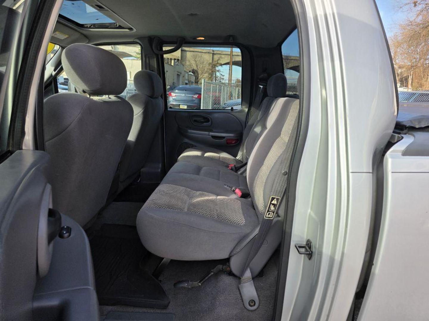 2003 SILVER FORD F150 SUPERCREW (1FTRW08L33K) with an 5.4L engine, Automatic transmission, located at 117 North Cameron Street, Harrisburg, PA, 17101, (717) 963-8962, 40.266762, -76.875259 - WE FINANCE!!! Good Credit/ Bad Credit/ No Credit - ALL Trade-Ins Welcomed!!! ***Guaranteed Credit Approval*** APPLY ONLINE or CALL us TODAY ;) Please call us to discuss your cash and financing options. - Photo#12