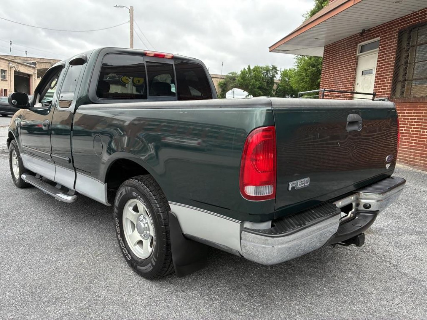 2003 GREEN FORD F150 (1FTRX17243N) with an 4.2L engine, Automatic transmission, located at 117 North Cameron Street, Harrisburg, PA, 17101, (717) 963-8962, 40.266762, -76.875259 - WE FINANCE!!! MOST vehicles are available for financing. Good Credit/ Challenged Credit/ No Credit - ALL Trade-Ins Welcomed!!! APPLY ONLINE or CALL us TODAY Please call us to discuss your cash and/or financing options. Thanks for checking our inventory! We're here to help.- Photo#2