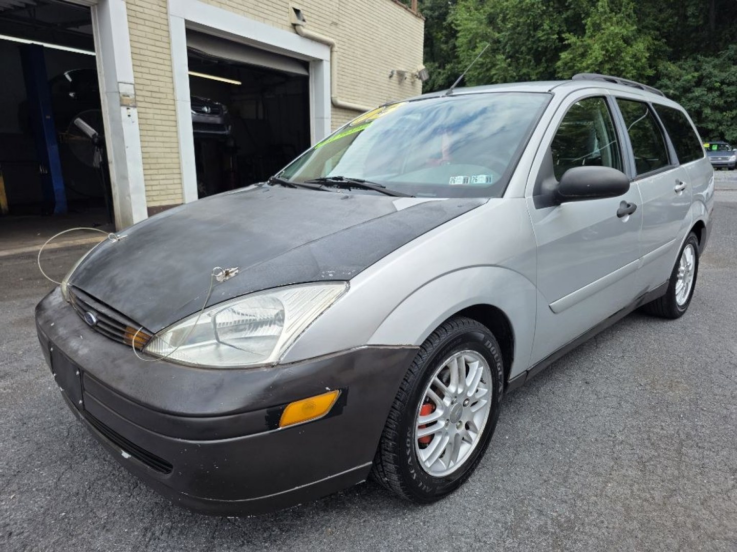 2003 SILVER FORD FOCUS SE (1FAFP36313W) with an 2.0L engine, Automatic transmission, located at 117 North Cameron Street, Harrisburg, PA, 17101, (717) 963-8962, 40.266762, -76.875259 - $1700 CASH DEAL, RUNS AND DRIVES, COLD A/C. TRADE IN SPECIAL. NOT INSPECTED AS-IS- Photo#0