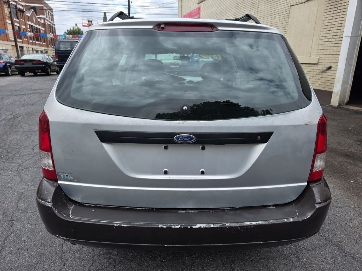 2003 SILVER FORD FOCUS SE (1FAFP36313W) with an 2.0L engine, Automatic transmission, located at 117 North Cameron Street, Harrisburg, PA, 17101, (717) 963-8962, 40.266762, -76.875259 - $1700 CASH DEAL, RUNS AND DRIVES, COLD A/C. TRADE IN SPECIAL. NOT INSPECTED AS-IS- Photo#4