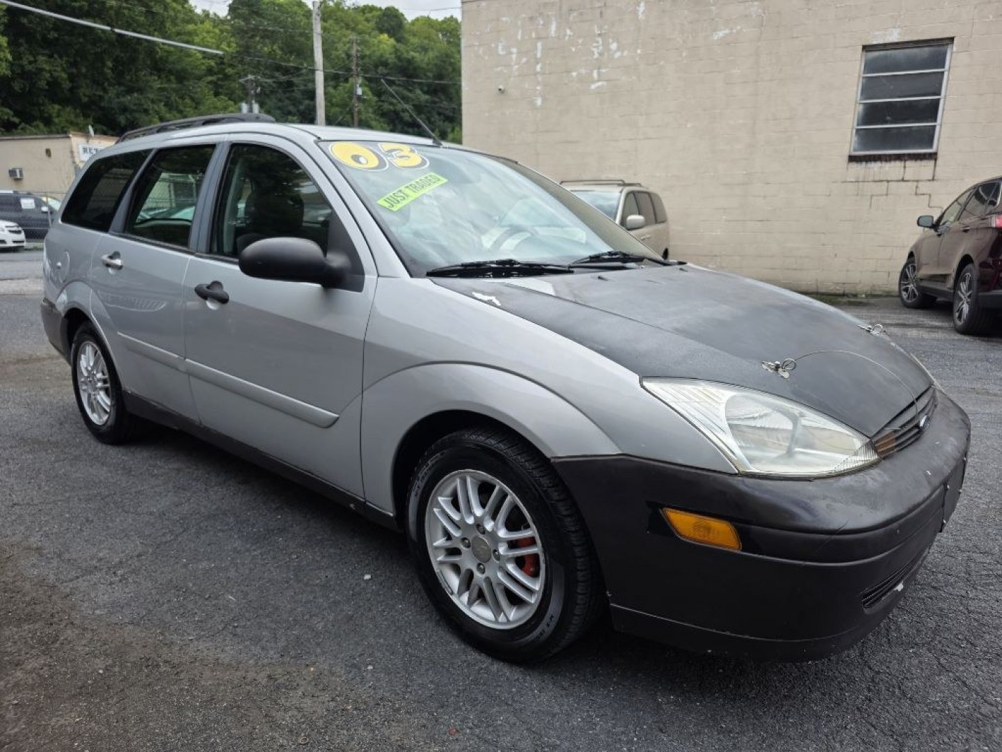 2003 SILVER FORD FOCUS SE (1FAFP36313W) with an 2.0L engine, Automatic transmission, located at 117 North Cameron Street, Harrisburg, PA, 17101, (717) 963-8962, 40.266762, -76.875259 - $1700 CASH DEAL, RUNS AND DRIVES, COLD A/C. TRADE IN SPECIAL. NOT INSPECTED AS-IS- Photo#6