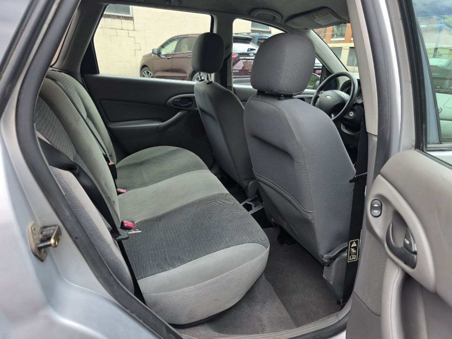 2003 SILVER FORD FOCUS SE (1FAFP36313W) with an 2.0L engine, Automatic transmission, located at 117 North Cameron Street, Harrisburg, PA, 17101, (717) 963-8962, 40.266762, -76.875259 - $1700 CASH DEAL, RUNS AND DRIVES, COLD A/C. TRADE IN SPECIAL. NOT INSPECTED AS-IS- Photo#9
