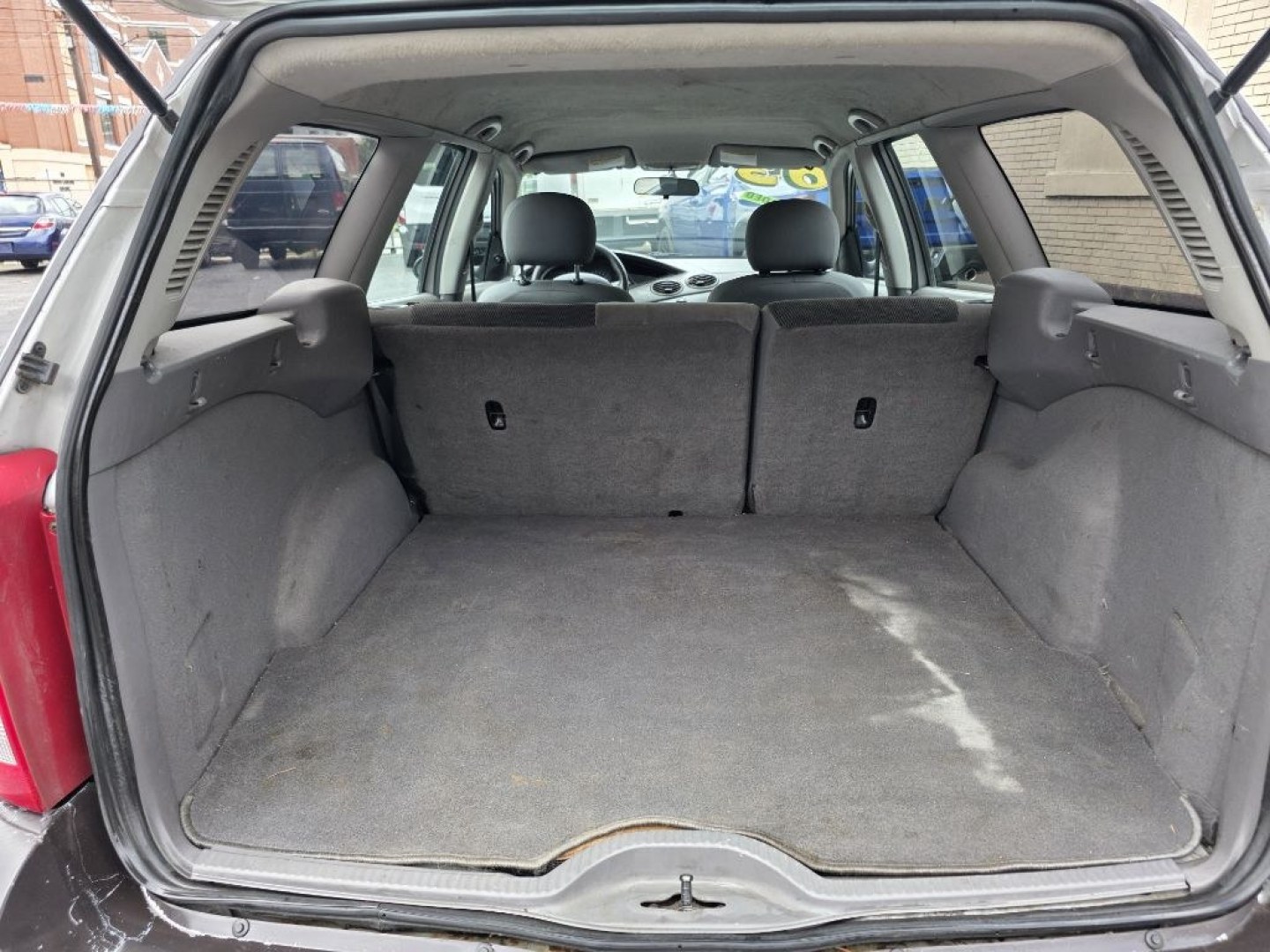 2003 SILVER FORD FOCUS SE (1FAFP36313W) with an 2.0L engine, Automatic transmission, located at 117 North Cameron Street, Harrisburg, PA, 17101, (717) 963-8962, 40.266762, -76.875259 - $1700 CASH DEAL, RUNS AND DRIVES, COLD A/C. TRADE IN SPECIAL. NOT INSPECTED AS-IS- Photo#11