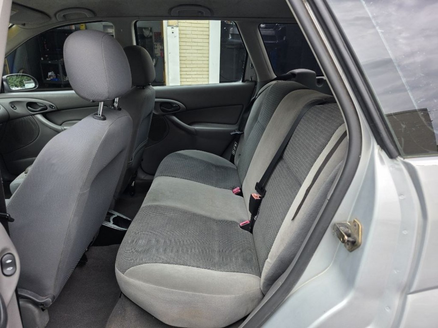 2003 SILVER FORD FOCUS SE (1FAFP36313W) with an 2.0L engine, Automatic transmission, located at 117 North Cameron Street, Harrisburg, PA, 17101, (717) 963-8962, 40.266762, -76.875259 - $1700 CASH DEAL, RUNS AND DRIVES, COLD A/C. TRADE IN SPECIAL. NOT INSPECTED AS-IS- Photo#12