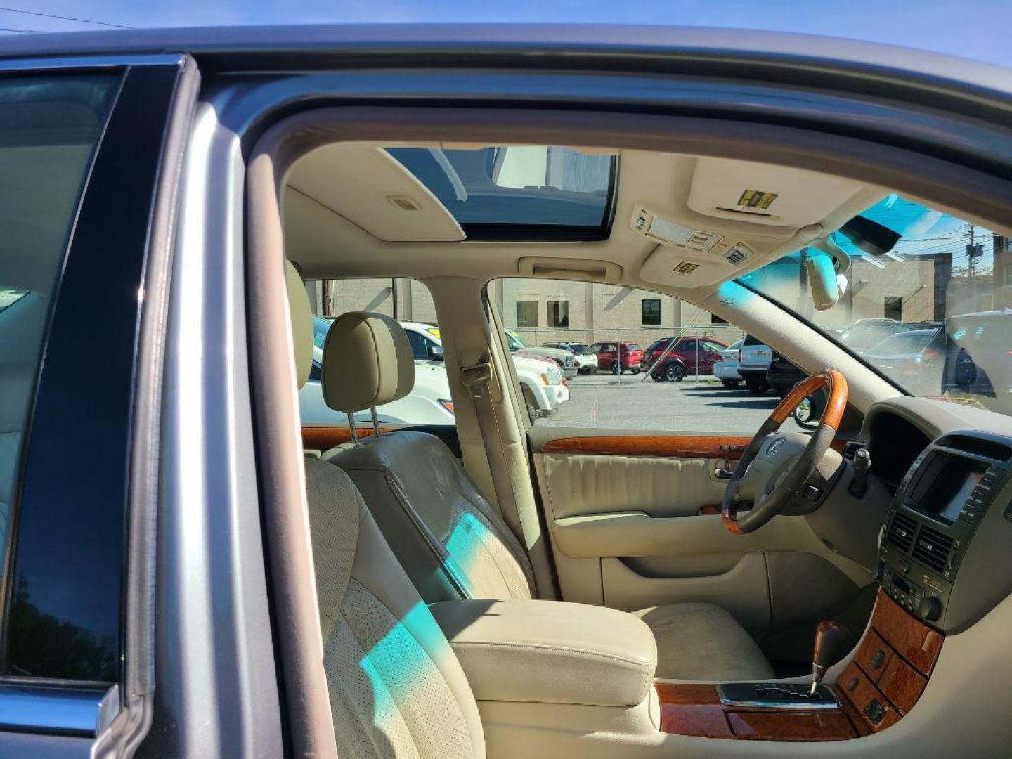 2003 GRAY LEXUS LS 430 (JTHBN30F230) with an 4.3L engine, Automatic transmission, located at 117 North Cameron Street, Harrisburg, PA, 17101, (717) 963-8962, 40.266762, -76.875259 - WE FINANCE!!! Good Credit/ Bad Credit/ No Credit - ALL Trade-Ins Welcomed!!! ***Guaranteed Credit Approval*** APPLY ONLINE or CALL us TODAY ;) Internet Prices and Marketplace Prices are SPECIAL discounted ***CASH DEALS*** Retail Prices are higher. Please call us to discuss your cash and finan - Photo#10