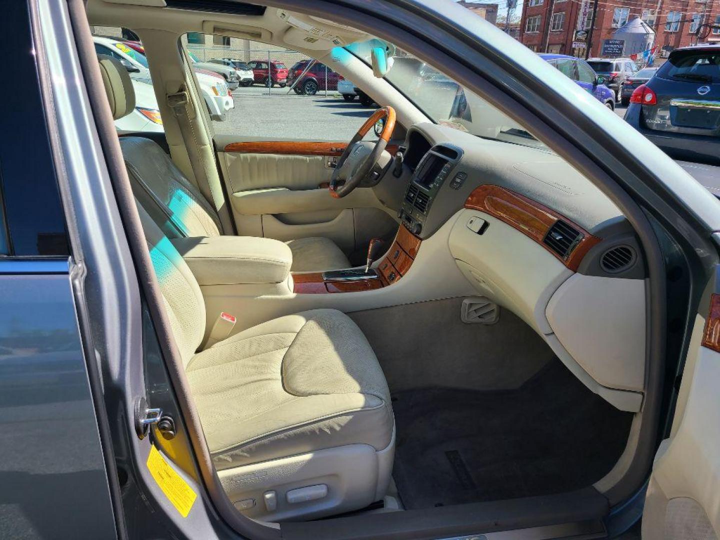 2003 GRAY LEXUS LS 430 (JTHBN30F230) with an 4.3L engine, Automatic transmission, located at 117 North Cameron Street, Harrisburg, PA, 17101, (717) 963-8962, 40.266762, -76.875259 - WE FINANCE!!! Good Credit/ Bad Credit/ No Credit - ALL Trade-Ins Welcomed!!! ***Guaranteed Credit Approval*** APPLY ONLINE or CALL us TODAY ;) Internet Prices and Marketplace Prices are SPECIAL discounted ***CASH DEALS*** Retail Prices are higher. Please call us to discuss your cash and finan - Photo#11