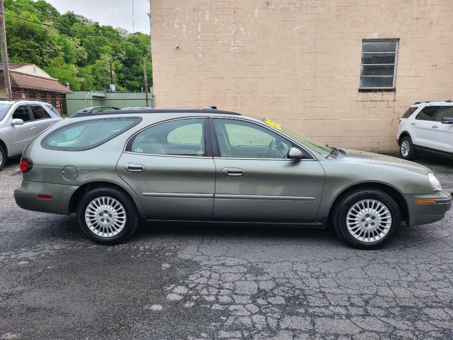 2003 GRAY MERCURY SABLE GS (1MEFM58U03A) with an 3.0L engine, Automatic transmission, located at 117 North Cameron Street, Harrisburg, PA, 17101, (717) 963-8962, 40.266762, -76.875259 - WE FINANCE!!! Good Credit/ Bad Credit/ No Credit - ALL Trade-Ins Welcomed!!! ***Guaranteed Credit Approval*** APPLY ONLINE or CALL us TODAY ;) Internet Prices and Marketplace Prices are SPECIAL discounted ***CASH DEALS*** Retail Prices are higher. Please call us to discuss your cash and finan - Photo#4