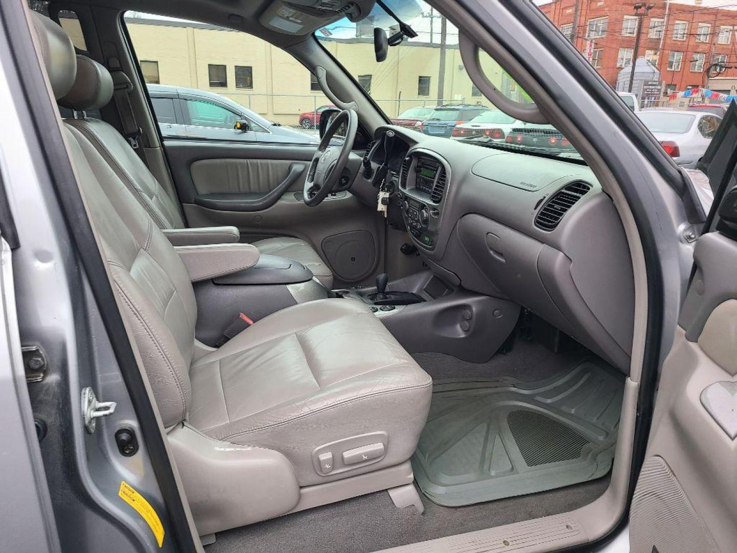 2003 SILVER TOYOTA SEQUOIA LIMITED (5TDBT48A03S) with an 4.7L engine, Automatic transmission, located at 117 North Cameron Street, Harrisburg, PA, 17101, (717) 963-8962, 40.266762, -76.875259 - WE FINANCE!!! Good Credit/ Bad Credit/ No Credit - ALL Trade-Ins Welcomed!!! ***Guaranteed Credit Approval*** APPLY ONLINE or CALL us TODAY ;) Internet Prices and Marketplace Prices are SPECIAL discounted ***CASH DEALS*** Retail Prices are higher. Please call us to discuss your cash and finan - Photo#9