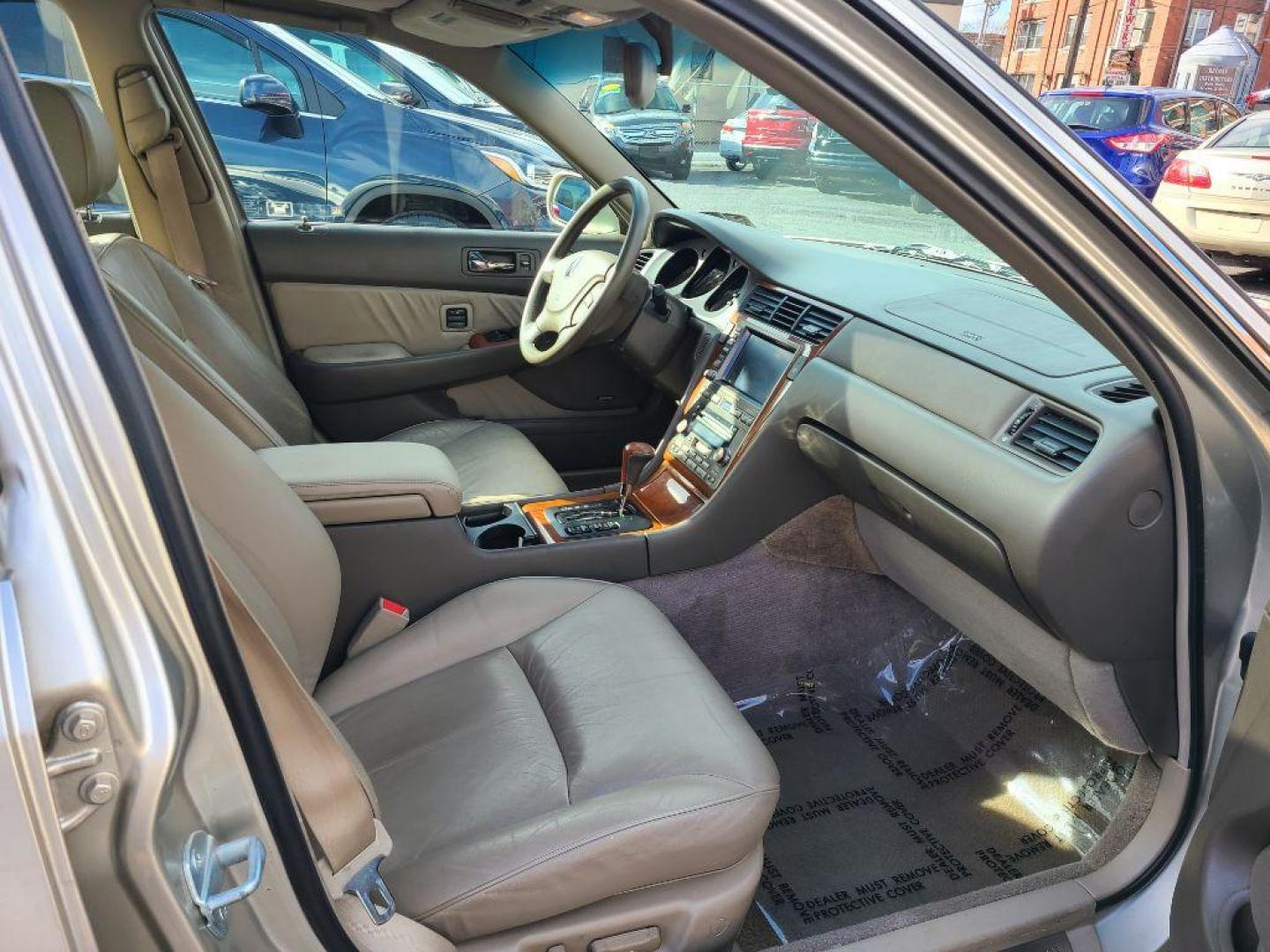 2004 GOLD ACURA 3.5RL SEDAN W/NAV (JH4KA96694C) with an 3.5L engine, Automatic transmission, located at 117 North Cameron Street, Harrisburg, PA, 17101, (717) 963-8962, 40.266762, -76.875259 - WE FINANCE!!! Good Credit/ Bad Credit/ No Credit - ALL Trade-Ins Welcomed!!! ***Guaranteed Credit Approval*** APPLY ONLINE or CALL us TODAY ;) Internet Prices and Marketplace Prices are SPECIAL discounted ***CASH DEALS*** Retail Prices are higher. Please call us to discuss your cash and finan - Photo#18