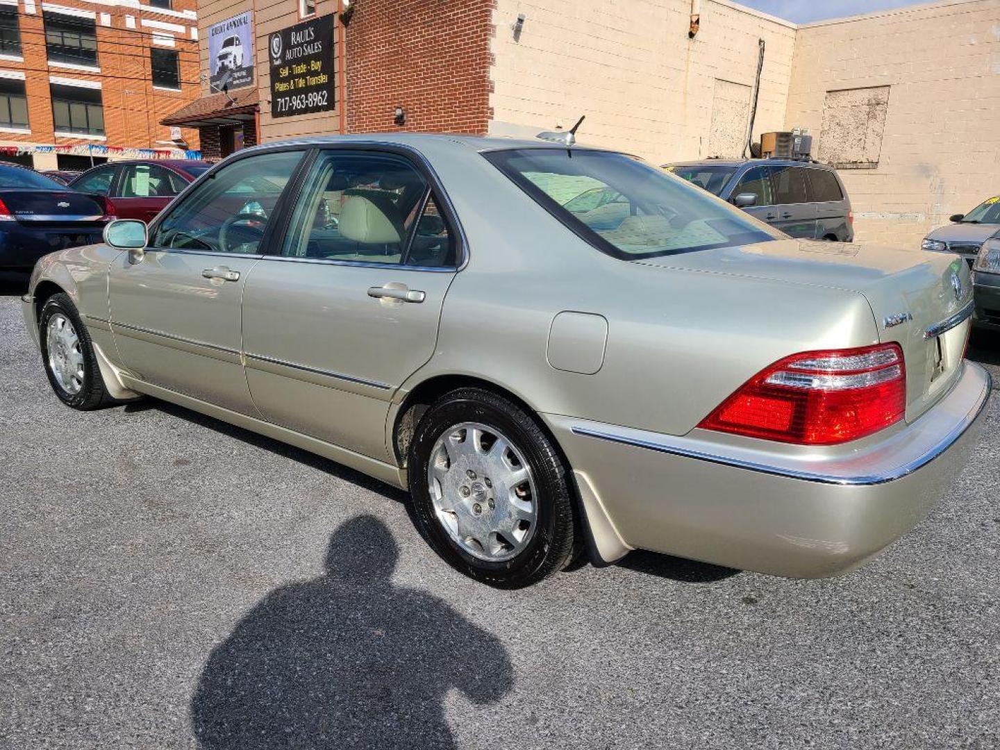 2004 GOLD ACURA 3.5RL SEDAN W/NAV (JH4KA96694C) with an 3.5L engine, Automatic transmission, located at 117 North Cameron Street, Harrisburg, PA, 17101, (717) 963-8962, 40.266762, -76.875259 - WE FINANCE!!! Good Credit/ Bad Credit/ No Credit - ALL Trade-Ins Welcomed!!! ***Guaranteed Credit Approval*** APPLY ONLINE or CALL us TODAY ;) Internet Prices and Marketplace Prices are SPECIAL discounted ***CASH DEALS*** Retail Prices are higher. Please call us to discuss your cash and finan - Photo#2