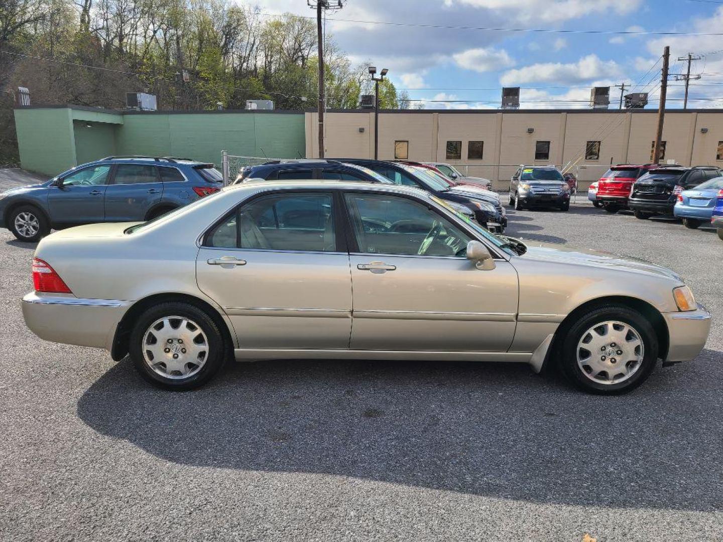 2004 GOLD ACURA 3.5RL SEDAN W/NAV (JH4KA96694C) with an 3.5L engine, Automatic transmission, located at 117 North Cameron Street, Harrisburg, PA, 17101, (717) 963-8962, 40.266762, -76.875259 - WE FINANCE!!! Good Credit/ Bad Credit/ No Credit - ALL Trade-Ins Welcomed!!! ***Guaranteed Credit Approval*** APPLY ONLINE or CALL us TODAY ;) Internet Prices and Marketplace Prices are SPECIAL discounted ***CASH DEALS*** Retail Prices are higher. Please call us to discuss your cash and finan - Photo#3