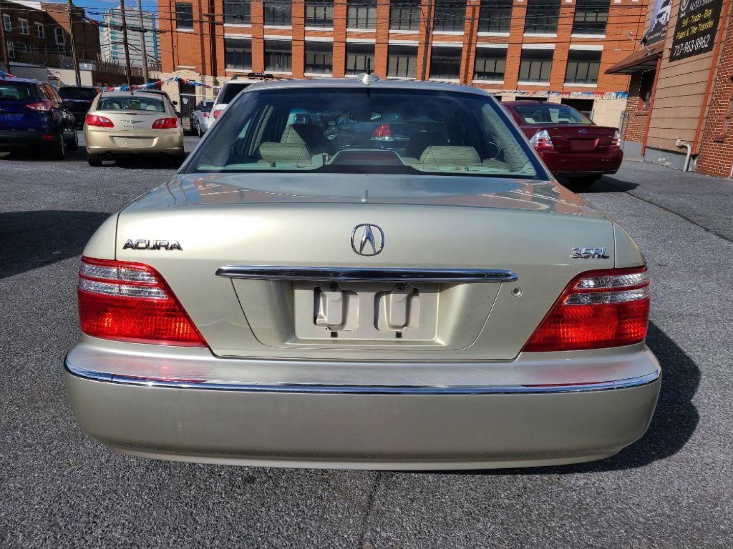2004 GOLD ACURA 3.5RL SEDAN W/NAV (JH4KA96694C) with an 3.5L engine, Automatic transmission, located at 117 North Cameron Street, Harrisburg, PA, 17101, (717) 963-8962, 40.266762, -76.875259 - WE FINANCE!!! Good Credit/ Bad Credit/ No Credit - ALL Trade-Ins Welcomed!!! ***Guaranteed Credit Approval*** APPLY ONLINE or CALL us TODAY ;) Internet Prices and Marketplace Prices are SPECIAL discounted ***CASH DEALS*** Retail Prices are higher. Please call us to discuss your cash and finan - Photo#5