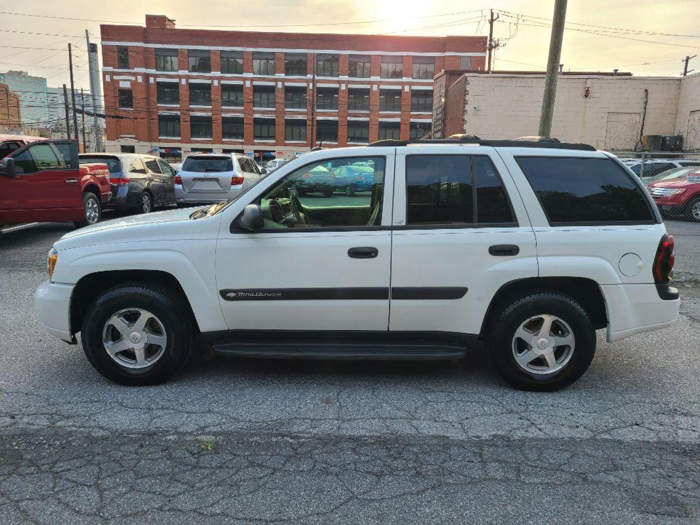 2004 WHITE CHEVROLET TRAILBLAZER LS (1GNDT13S642) with an 4.2L engine, Automatic transmission, located at 117 North Cameron Street, Harrisburg, PA, 17101, (717) 963-8962, 40.266762, -76.875259 - WE FINANCE!!! Good Credit/ Bad Credit/ No Credit - ALL Trade-Ins Welcomed!!! ***Guaranteed Credit Approval*** APPLY ONLINE or CALL us TODAY ;) Please call us to discuss your cash and financing options. - Photo#1