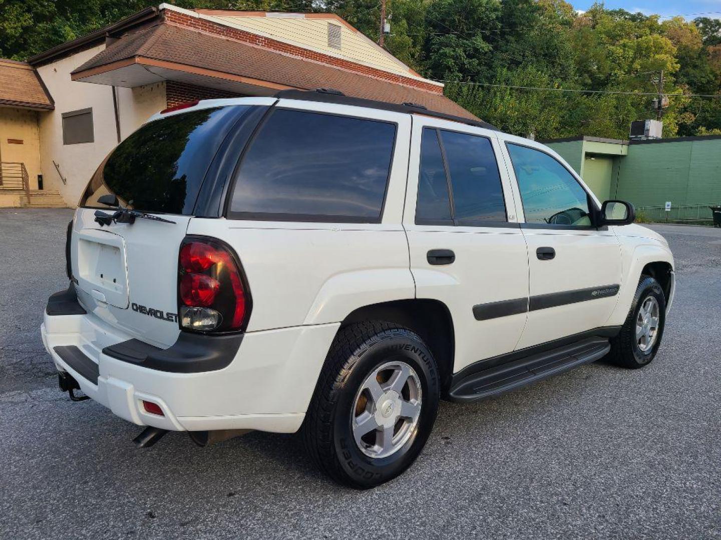 2004 WHITE CHEVROLET TRAILBLAZER LS (1GNDT13S642) with an 4.2L engine, Automatic transmission, located at 117 North Cameron Street, Harrisburg, PA, 17101, (717) 963-8962, 40.266762, -76.875259 - WE FINANCE!!! Good Credit/ Bad Credit/ No Credit - ALL Trade-Ins Welcomed!!! ***Guaranteed Credit Approval*** APPLY ONLINE or CALL us TODAY ;) Please call us to discuss your cash and financing options. - Photo#3
