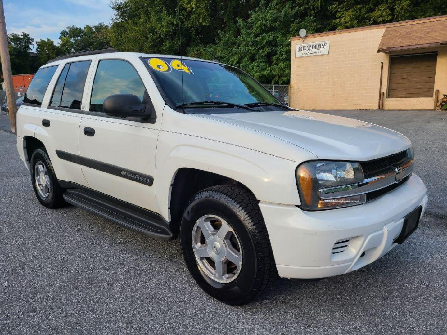 2004 WHITE CHEVROLET TRAILBLAZER LS (1GNDT13S642) with an 4.2L engine, Automatic transmission, located at 117 North Cameron Street, Harrisburg, PA, 17101, (717) 963-8962, 40.266762, -76.875259 - WE FINANCE!!! Good Credit/ Bad Credit/ No Credit - ALL Trade-Ins Welcomed!!! ***Guaranteed Credit Approval*** APPLY ONLINE or CALL us TODAY ;) Please call us to discuss your cash and financing options. - Photo#5