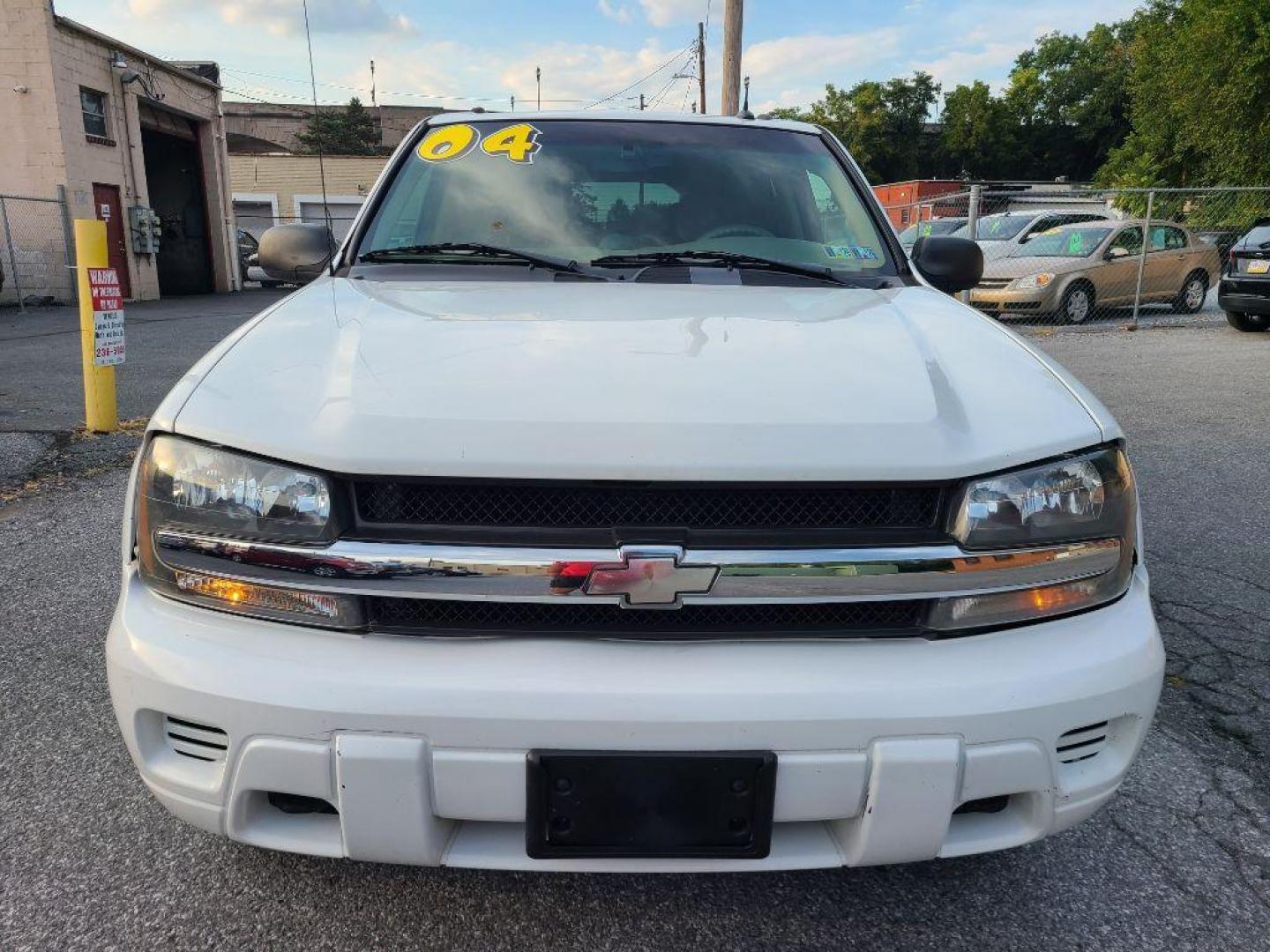 2004 WHITE CHEVROLET TRAILBLAZER LS (1GNDT13S642) with an 4.2L engine, Automatic transmission, located at 117 North Cameron Street, Harrisburg, PA, 17101, (717) 963-8962, 40.266762, -76.875259 - WE FINANCE!!! Good Credit/ Bad Credit/ No Credit - ALL Trade-Ins Welcomed!!! ***Guaranteed Credit Approval*** APPLY ONLINE or CALL us TODAY ;) Please call us to discuss your cash and financing options. - Photo#6