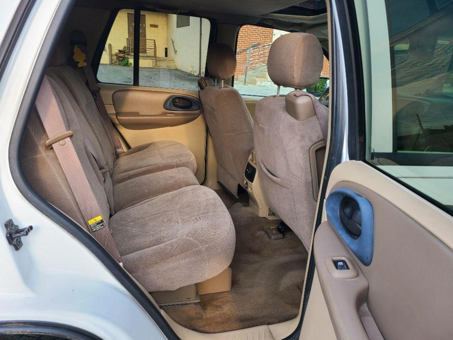 2004 WHITE CHEVROLET TRAILBLAZER LS (1GNDT13S642) with an 4.2L engine, Automatic transmission, located at 117 North Cameron Street, Harrisburg, PA, 17101, (717) 963-8962, 40.266762, -76.875259 - WE FINANCE!!! Good Credit/ Bad Credit/ No Credit - ALL Trade-Ins Welcomed!!! ***Guaranteed Credit Approval*** APPLY ONLINE or CALL us TODAY ;) Please call us to discuss your cash and financing options. - Photo#10