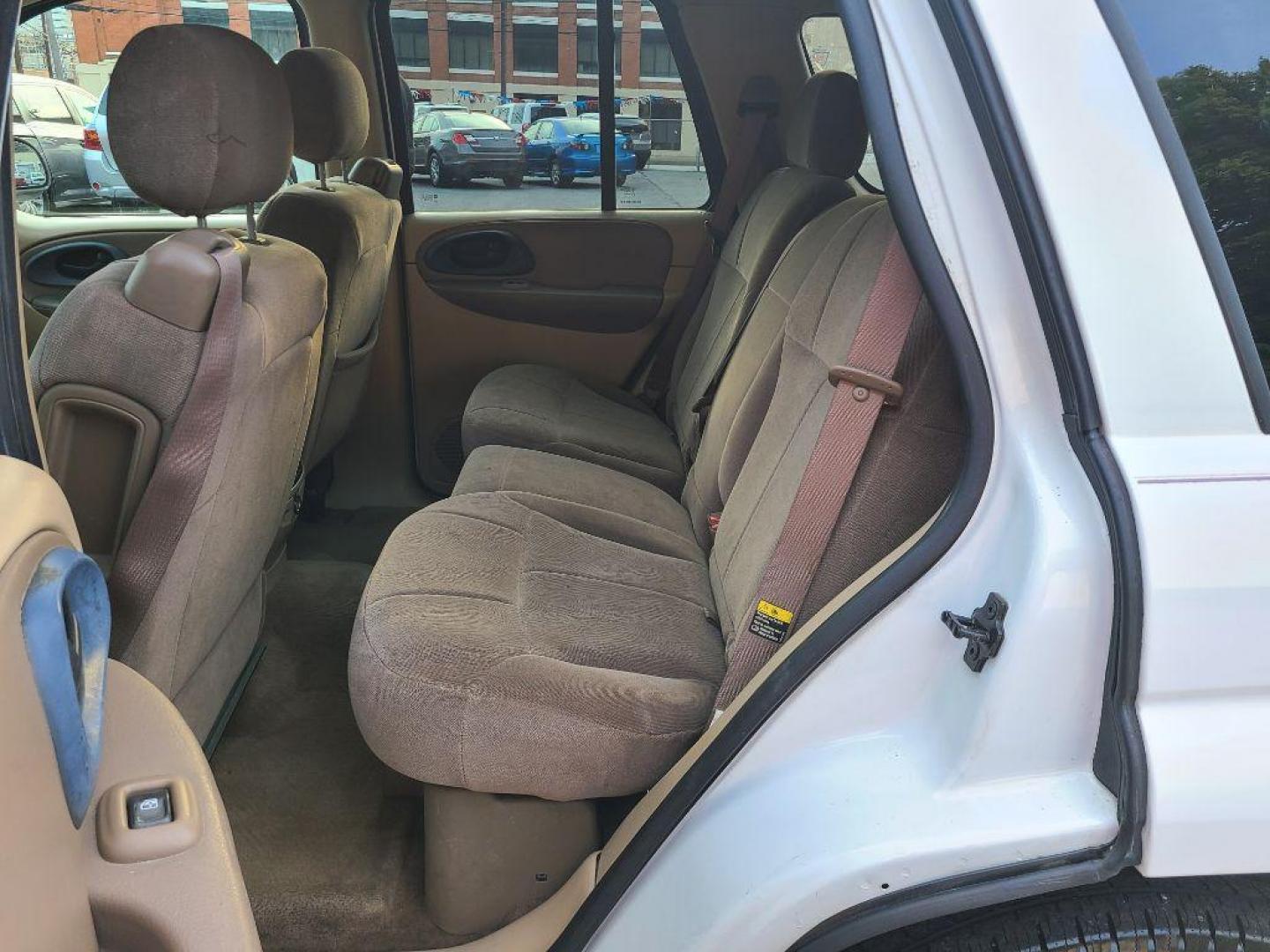 2004 WHITE CHEVROLET TRAILBLAZER LS (1GNDT13S642) with an 4.2L engine, Automatic transmission, located at 117 North Cameron Street, Harrisburg, PA, 17101, (717) 963-8962, 40.266762, -76.875259 - WE FINANCE!!! Good Credit/ Bad Credit/ No Credit - ALL Trade-Ins Welcomed!!! ***Guaranteed Credit Approval*** APPLY ONLINE or CALL us TODAY ;) Please call us to discuss your cash and financing options. - Photo#12