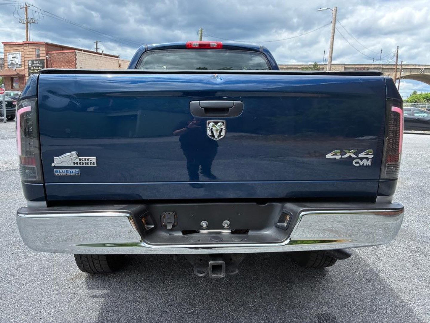 2004 BLUE DODGE RAM 2500 ST (3D7KU28D44G) with an 5.7L engine, Automatic transmission, located at 117 North Cameron Street, Harrisburg, PA, 17101, (717) 963-8962, 40.266762, -76.875259 - WE FINANCE!!! MOST vehicles are available for financing. Good Credit/ Challenged Credit/ No Credit - ALL Trade-Ins Welcomed!!! APPLY ONLINE or CALL us TODAY Please call us to discuss your cash and/or financing options. Thanks for checking our inventory! We're here to help.- Photo#3