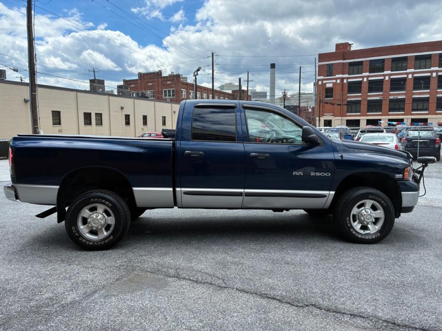 2004 BLUE DODGE RAM 2500 ST (3D7KU28D44G) with an 5.7L engine, Automatic transmission, located at 117 North Cameron Street, Harrisburg, PA, 17101, (717) 963-8962, 40.266762, -76.875259 - WE FINANCE!!! MOST vehicles are available for financing. Good Credit/ Challenged Credit/ No Credit - ALL Trade-Ins Welcomed!!! APPLY ONLINE or CALL us TODAY Please call us to discuss your cash and/or financing options. Thanks for checking our inventory! We're here to help.- Photo#5