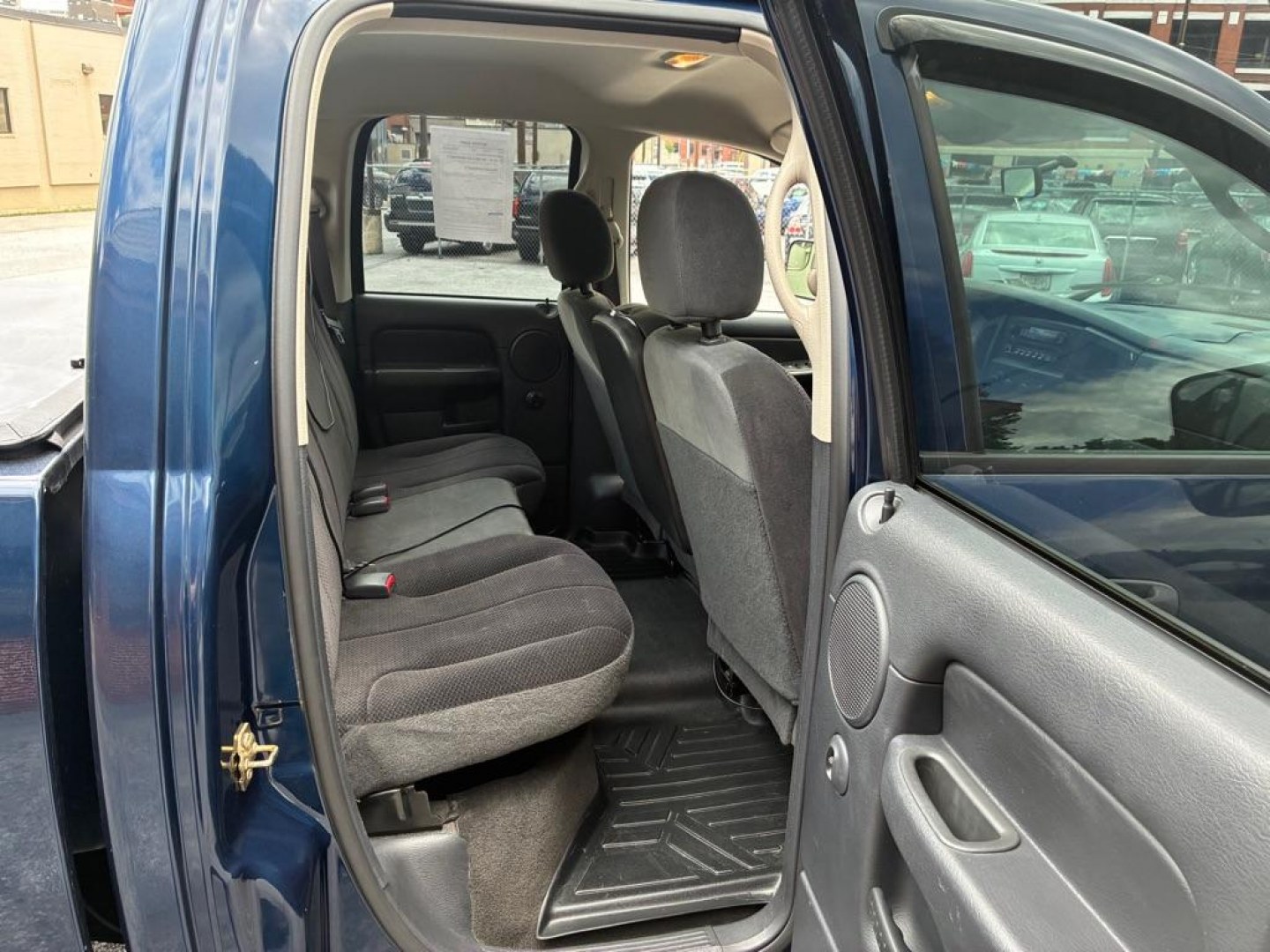 2004 BLUE DODGE RAM 2500 ST (3D7KU28D44G) with an 5.7L engine, Automatic transmission, located at 117 North Cameron Street, Harrisburg, PA, 17101, (717) 963-8962, 40.266762, -76.875259 - WE FINANCE!!! MOST vehicles are available for financing. Good Credit/ Challenged Credit/ No Credit - ALL Trade-Ins Welcomed!!! APPLY ONLINE or CALL us TODAY Please call us to discuss your cash and/or financing options. Thanks for checking our inventory! We're here to help.- Photo#13