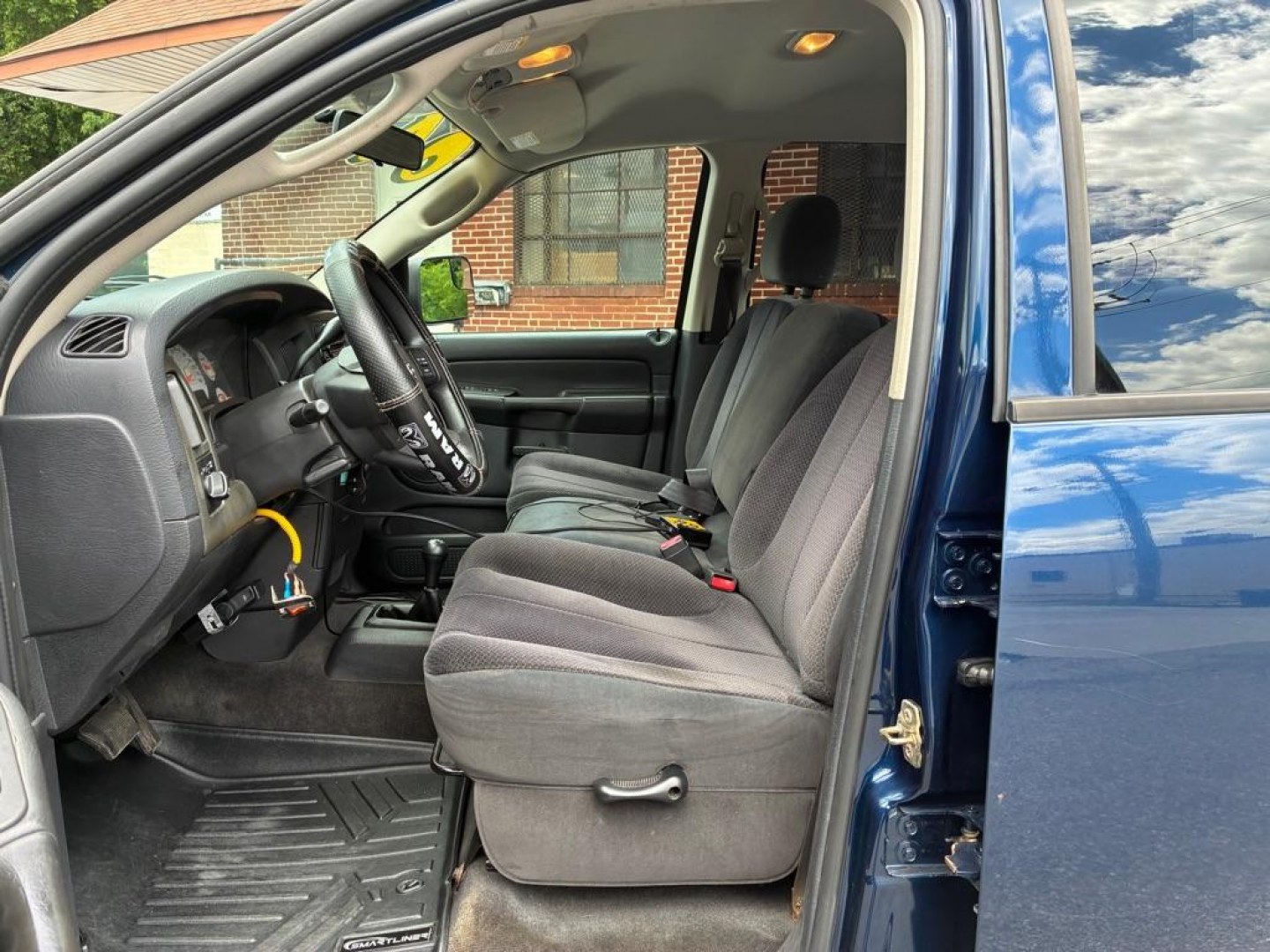 2004 BLUE DODGE RAM 2500 ST (3D7KU28D44G) with an 5.7L engine, Automatic transmission, located at 117 North Cameron Street, Harrisburg, PA, 17101, (717) 963-8962, 40.266762, -76.875259 - WE FINANCE!!! MOST vehicles are available for financing. Good Credit/ Challenged Credit/ No Credit - ALL Trade-Ins Welcomed!!! APPLY ONLINE or CALL us TODAY Please call us to discuss your cash and/or financing options. Thanks for checking our inventory! We're here to help.- Photo#16